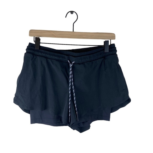 Athleta Trekkie Crest 2 in 1 Shortie Black Size 6 - Picture 3 of 6